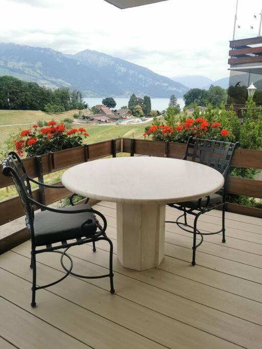 Neb-Thun Einigen, Wohnung Am See Spiez Kültér fotó